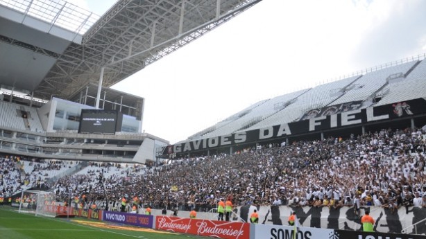 Torcedores danificaram cadeiras da Arena Corinthians