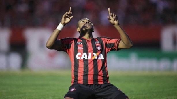 Marcelo Cirino ainda não sabe se atuará pelo Corinthians
