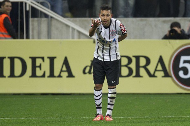 Petros fechou o placar do clássico Corinthians 2 x 0 Palmeiras |