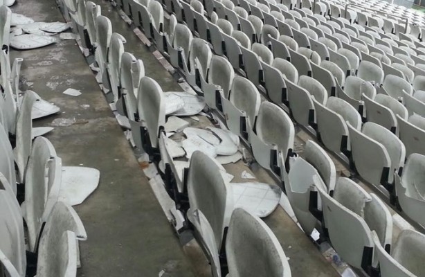 Cadeiras da Arena Corinthians quebradas pela torcida do Palmeiras