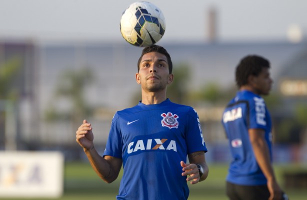 Petros pode aparecer entre os titulares contra o Fluminense