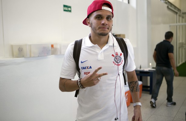 Fábio Santos acredita que o Timão pode ser campeão brasileiro