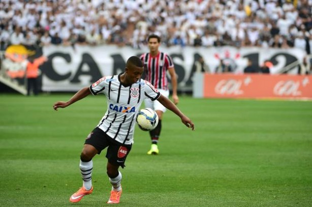 Malcom passa em novo teste e segue no time titular do Corinthians