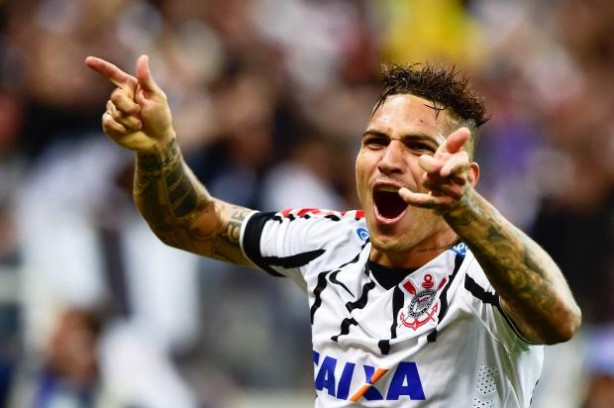 Roberto de Andrade acredita que Guerrero quer ficar no Corinthians