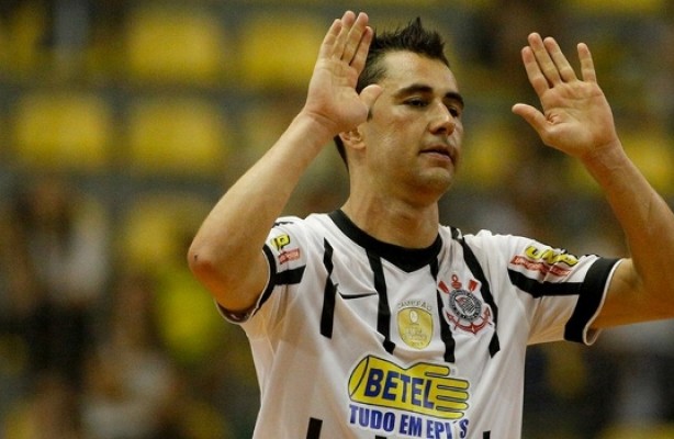 Eleito melhor do mundo em 2012, Neto conquistou a Liga Futsal de 2015 pelo Timão