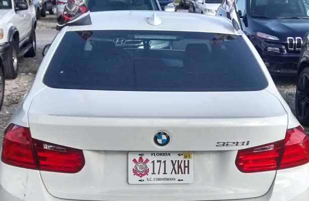 BMW com a placa do Corinthians