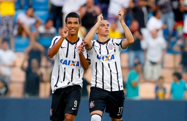 O Corinthians joga agora a semifinal da Copinha