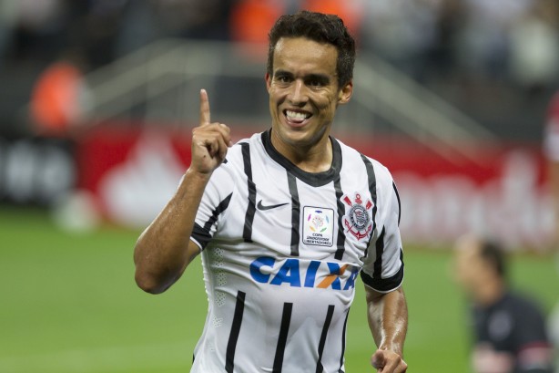 Jadson garante que está feliz no Corinthians e não quer ser negociado