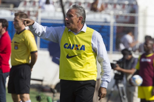 O técnico Tite anda sem opções para compor o banco de reservas do Corinthians