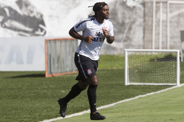 Vagner Love treinando pelo Corinthians