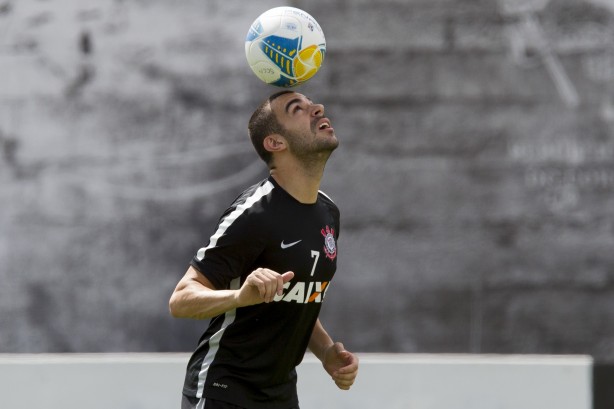Aps um ms fora, Bruno Henrique est de volta ao Corinthians