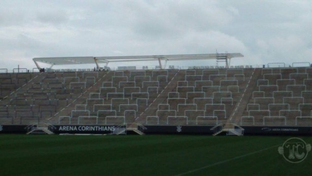Barras comearam a ser pintadas de branco na Arena Corinthians
