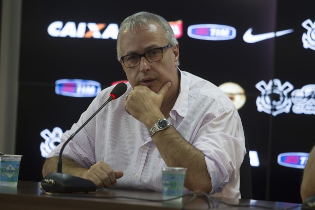 Corinthians no tem pressa de renovar com Guerrero, disse Roberto de Andrade