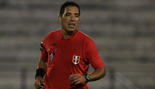 Peruano Diego Haro apita o confronto entre Corinthians e Millonarios