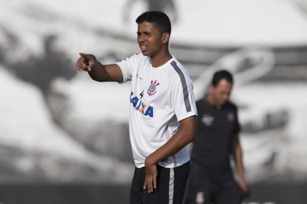 Jovem de 19 anos pode estrear na equipe principal do Corinthians