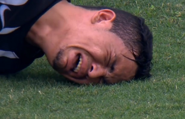 Luciano permaneceu chorando na lateral do gramado no domingo