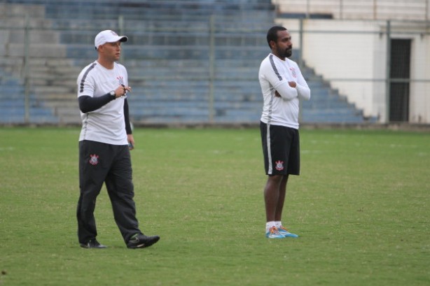 Caco Espinoza ( esquerda)  o novo treinador do time sub-20; Coelho ser seu auxiliar tcnico