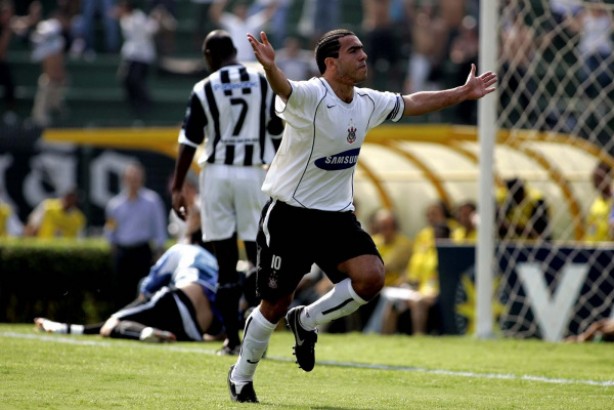 Em 2005, Corinthians fez 7x1 no Santos