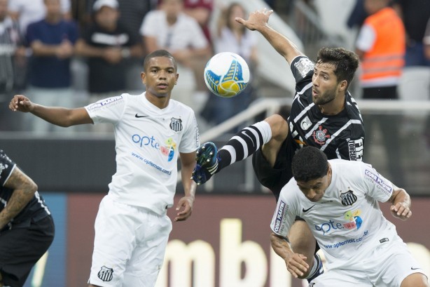Felipe marcou o nico gol do Timo no clssico contra o Santos