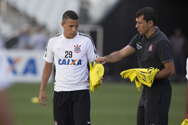 Guilherme Arana deve retornar ao Corinthians com sada de Fbio Santos