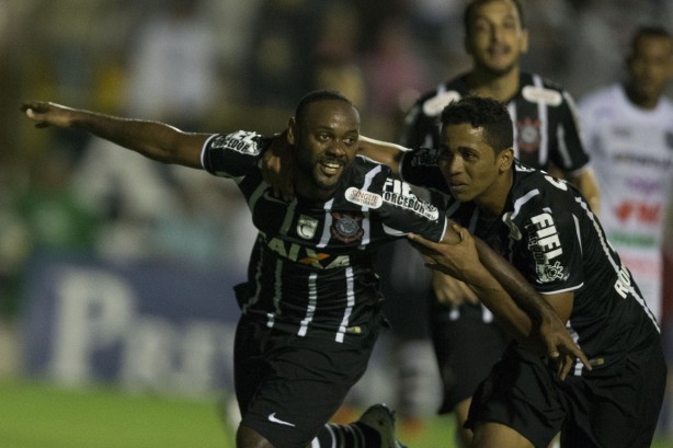 Vagner Love j marcou dois gols com a camisa do Corinthians