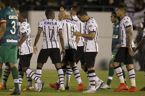 Com gol de Fbio Santos, Corinthians venceu Chapecoense por 1 a 0