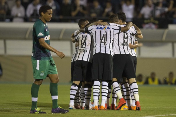 Corinthians s joga mais duas vezes no ms de maio; tempo de sobra para treinar