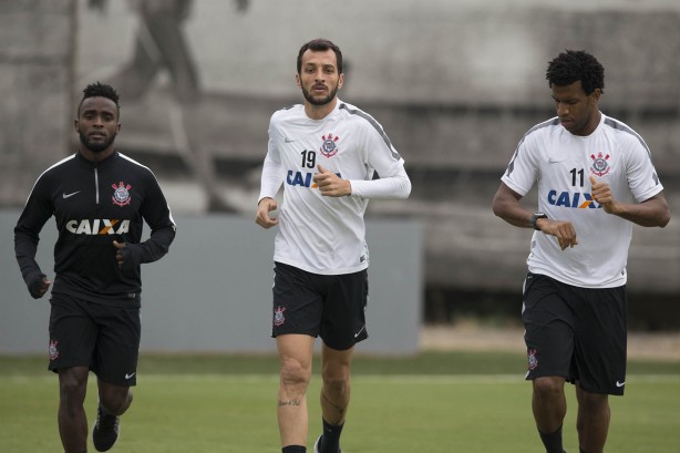 Edu Dracena quer vaga de Felipe na equipe titular do Corinthians