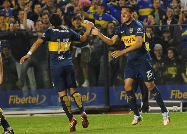 Marcelo Meli, de costas, jogando pelo Boca Juniors