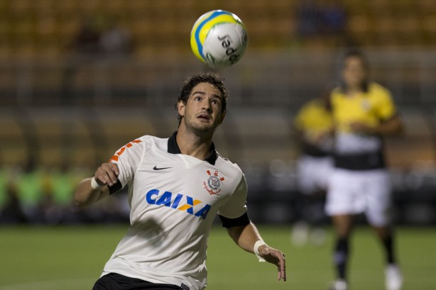 Corinthians quer se livrar de alto salrio de Alexandre Pato
