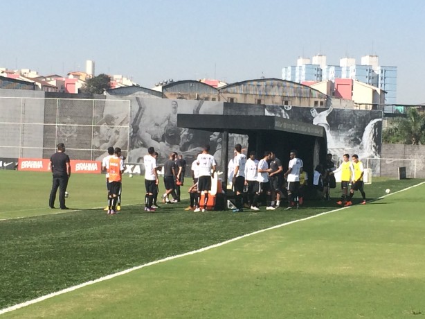 Corinthians treinou sob forte calor na manh dessa tera-feira