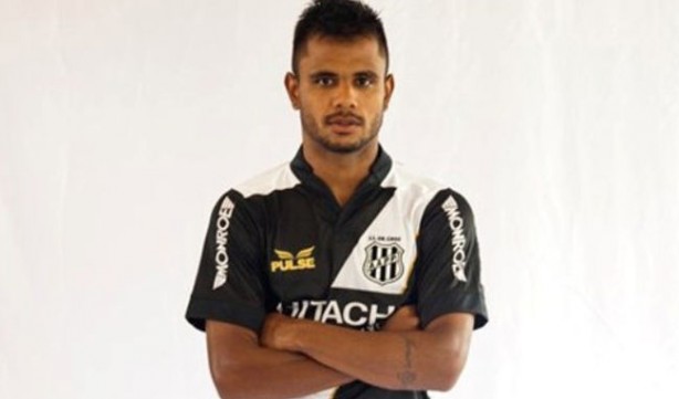 Diretoria do Corinthians estaria interessada em contratar o volante Fernando Bob caso Ralf d adeus ao time