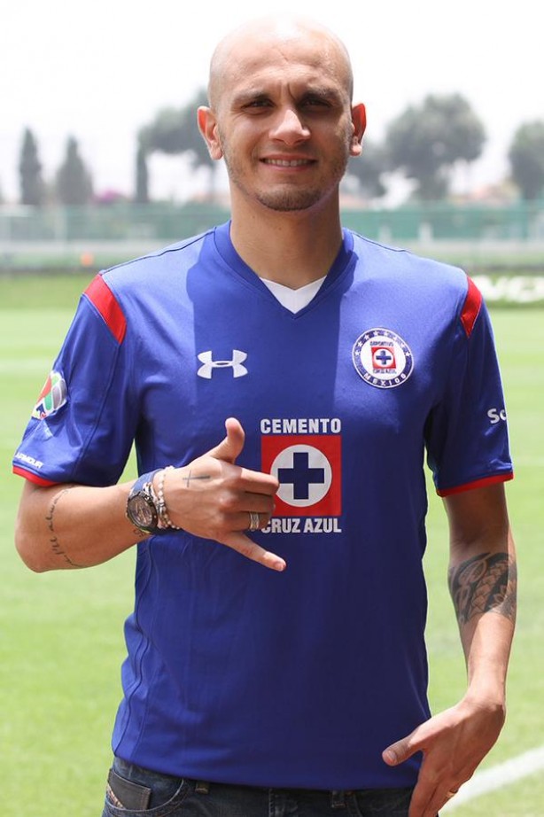 Fbio Santos j veste camisa do Cruz Azul, do Mxico