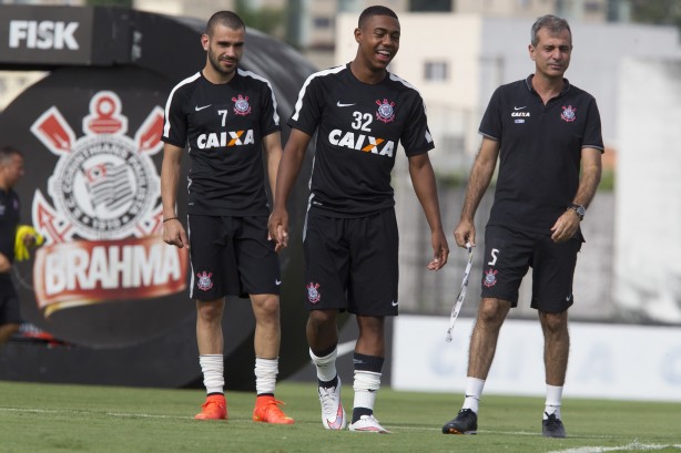 Malcom e Bruno Henrique voltaram a treinar com o Corinthians nessa segunda-feira