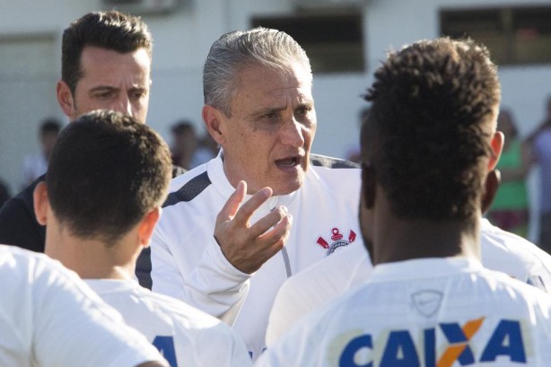 Tcnico Tite definiu a equipe titular que vai encarar o Joinville no sbado