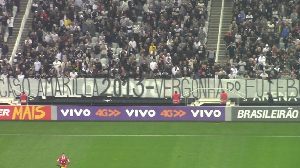 Torcida estendeu faixa contra Carlos Amarilla na Arena Corinthians