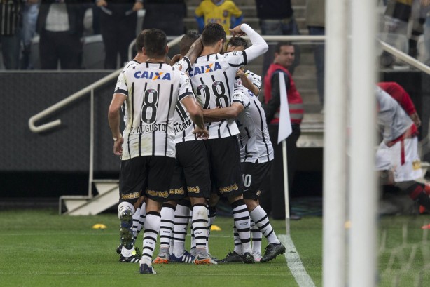 Corinthians venceu Atlético-PR por 2 a 0