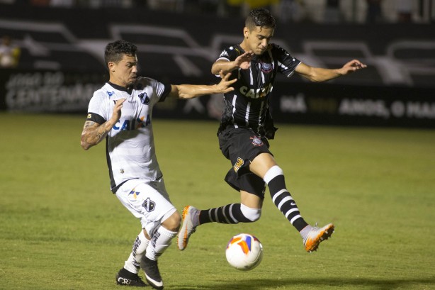 Matheus Pereira fez sua primeira partida no profissional do Corinthians