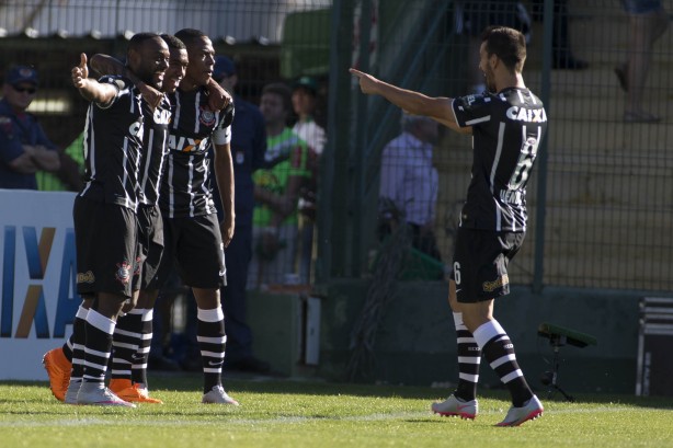 Corinthians venceu a Chapecoense por 3 a 1