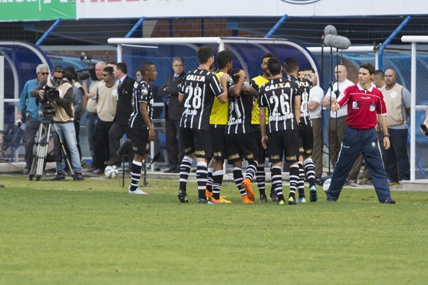 Última vitória alvinegra contra o Avaí foi em 2015, com dois gols de Luciano