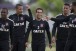 Guilherme Arana se junta aos companheiros para o cl�ssico deste domingo