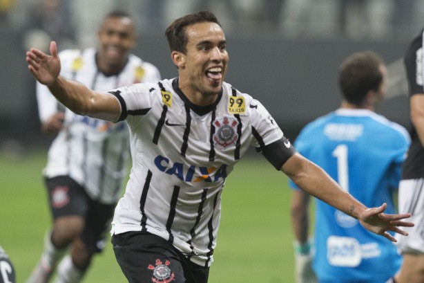Jadson j marcou dez gols dentro da Arena Corinthians