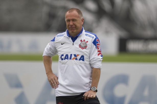 Mano Menezes saiu do Corinthians no final de 2014
