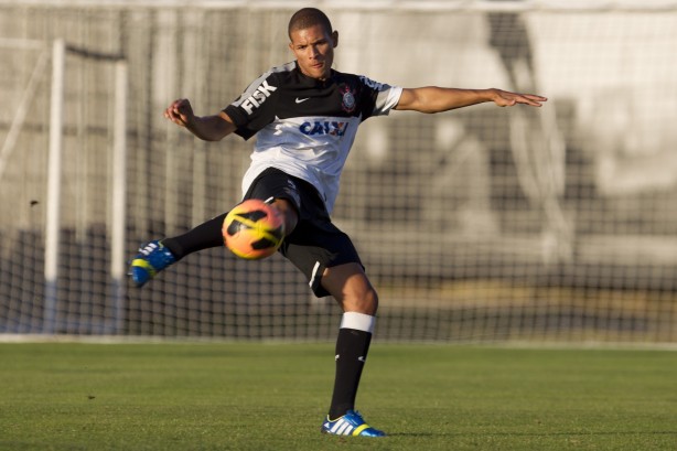 Agora no Flamengo, Aro sabe das dificuldades que seu atual clube ter diante do Corinthians