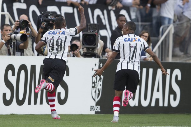Redeno - Vagner Love espantou a m fase e marcou dois gols na vitria do Timo por 3 a 0 sobre o Cruzeiro