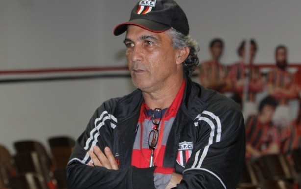 Aos 57 anos, Juninho acumula passagens por algumas equipes do interior de So Paulo, como o Botafogo-SP