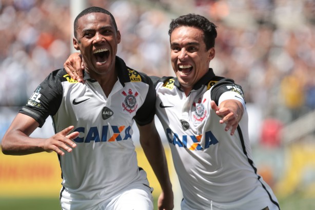 Corinthians conquistou a vitria por dois gols de diferena na Arena