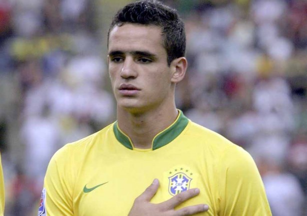 Renato Augusto No Corinthians - Corinthians muda discurso sobre Paulinho e Renato Augusto ... / Patches, mods, updates, kits, faces, stadiums for fifa 13.