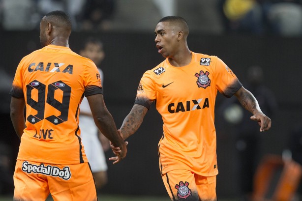 Dupla de ataque do Corinthians  quem menos precisa de chances para marcar