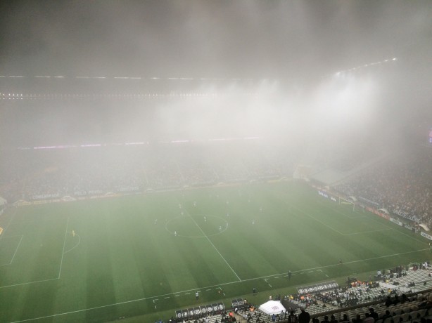 Forte neblina tomou conta da Arena Corinthians nesta quarta-feira
